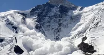 Stire din Actualitate : Doi turiști au murit surprinși de o avalanșă în timp ce schiau în afara pistei