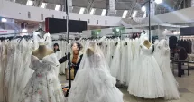 Stire din Economie : Rochii superbe de mireasă, bijuterii de lux și „căsătorii“ de o zi, la Târgul de Nunți 2026