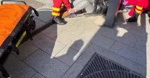 Stire din Eveniment : Femeie rănită după ce s-a împiedicat de dalele montate defectuos pe Strada Ștefan cel Mare