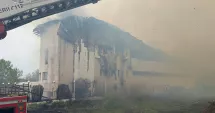 Stire din Eveniment : Incendiu puternic la două pensiuni din Murighiol. Focul s-a extins din cauza vântului