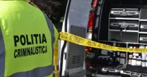 Stire din Eveniment : SURSE: Tragedie în Valu lui Traian! O femeie a fost găsită spânzurată în dulap chiar de fiul ei