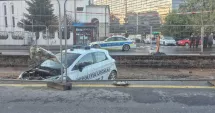 Stire din Eveniment : Un polițist local a ajuns la spital după ce a ajuns cu autospeciala într-un șanț