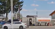 Stire din Eveniment : Jaf ca-n filme la o benzinărie. Hoții au fugit cu zeci de mii de lei și țigări