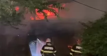 Stire din Eveniment : Incendiu devastator la un restaurant! Mai multe persoane au fost evacuate