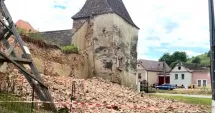 Stire din Eveniment : O parte din zidul unei biserici-monument istoric s-a prăbușit. Autoritățile au declarat stare de alertă