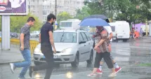 Stire din Social : Cod galben de instabilitate atmosferică în toată țara. Ploi torențiale, vijelii și grindină, până vineri dimineața
