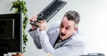 Stire din Economie : Sfârșitul unei escrocherii fiscale, în care firmele erau lăsate pe mâna boschetarilor și a bătrânilor bolnavi