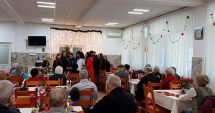 Stire din Social : Emoție, colinde și daruri, pentru seniorii de la Căminul pentru Persoane Vârstnice Constanța