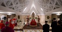Stire din Actualitate : Vaticanul a publicat primele fotografii de la catafalcul Papei Francisc