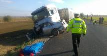 Stire din Eveniment : UPDATE - Accident rutier MORTAL la Lumina! S-a izbit de un TIR și A MURIT PE LOC / GALERIE FOTO