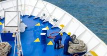 Stire din Economie : Viață dură pe mare! Navigatori constănțeni, îmbolnăviți la bord și țepuiți de companii străine