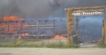 Stire din Eveniment : GALERIE FOTO. Incendiu devastator / Cherhanaua Vadu Pescarilor, rasă de pe fața pământului