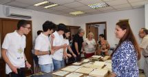 Stire din Cultură-Educație : 12 olimpici bursieri ai Academiei Române participă la Școala de vară „Sub semnul istoriei“