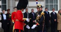 Schimb de parade a gărzilor la palatele Élysée şi Buckingham, la marcarea a 120 de ani de Antantă Cordială