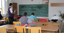 Stire din Sănătate : Sute de școlari constănțeni, întorși la ore cu păduchi și roșu în gât