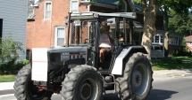 Stire din Eveniment : ÎCCJ: "Conducerea unui tractor pe drumurile publice, fără permis, nu este infracțiune"