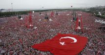 Stire din Actualitate : Miting uriaș la Istabul. 1,7 milioane de turci au ieșit în stradă ca să-și arate susținerea pentru Erdogan, înainte de alegeri