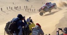 Stire din Sport : Accident spectaculos pentru Fernando Alonso, în Raliul Dakar
