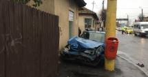 Stire din Eveniment : Galerie FOTO. GRAV ACCIDENT RUTIER ÎN CONSTANȚA. MAȘINĂ PROIECTATĂ ÎN ZID! O VICTIMĂ!