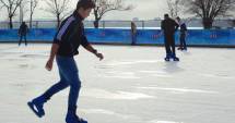 Stire din Social : S-a deschis patinoarul din Constanța! La ce ora încep seriile de intrare