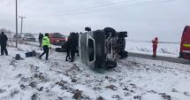 Stire din Actualitate : Accident grav! Un microbuz cu 18 persoane s-a răsturnat