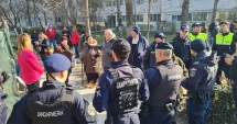 Stire din Social : Locatarii blocurilor SM5–SM6, din nou în stradă. Echipele de muncitori sunt la fața locului