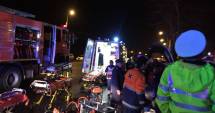 Stire din Eveniment : FOTO ȘI VIDEO. TRAGEDIE ÎN MAMAIA. DOI BĂIEȚI AU MURIT ȘI DOUĂ FETE SUNT ÎN STARE GRAVĂ, DUPĂ CE S-AU IZBIT CU MAȘINA ÎNTR-UN STÂLP