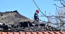 Stire din Eveniment : PATRU ORE DE LUPTĂ CU FLĂCĂRILE! Casă din Năvodari, mistuită în incendiu!
