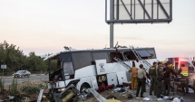 Stire din Actualitate : Tragedie rutieră. 13 morți  și zeci de răniți în accidentul unui autobuz în California