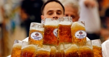 Stire din Actualitate : Un german și-a doborât propriul record mondial la cărat halbe de bere