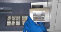 Stire din Eveniment : ROMÂNII ATACĂ DIN NOU. Trei persoane arestate pentru furturi din bancomate