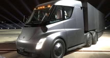 Stire din Auto : Tesla și-a prezentat camionul electric, desprins din filmele SF