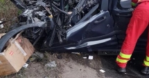Stire din Eveniment : ACCIDENT GROAZNIC. Șoferiță spulberată de un TIR, după o depășire riscantă