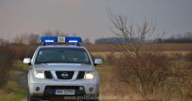 Stire din Eveniment : Bărbat fără permis, prins de polițiștii din România, în timp ce ajuta 12 străini să treacă ilegal granița