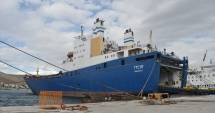 Stire din Economie : 16 vehicule blindate descoperite pe o navă, în port