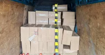 Stire din Eveniment : Contrabandă de țigări, depistată la frontieră. Pachetele au fost ascunse prin metoda „capac”