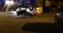 Stire din Eveniment : S-a răsturnat cu mașina de poliție pe urme, în centrul orașului Năvodari