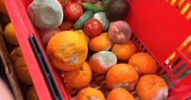 Stire din Social : FRUCTE, LEGUME ȘI ALIMENTE STRICATE, VÂNDUTE LA CONSTANȚA. Ce au descoperit inspectorii OPC
