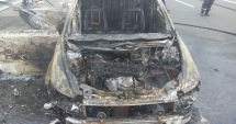 Stire din Eveniment : PANICĂ PE AUTOSTRADA SOARELUI / O mașină a luat foc / Galerie foto