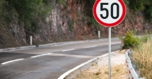 Stire din Eveniment : Vești bune pentru șoferi. Limitarea vitezei autoturismelor sub 50 km /oră în localitate, eliminată