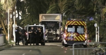Stire din Actualitate : ALERTĂ / Un camion a intrat într-un grup de pietoni. Cel puțin 4 MORȚI