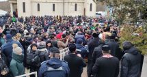 Stire din Social : Zeci de constănțeni, prezenți la mănăstirea „Peștera Sfântului Apostol Andrei”