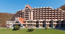 Stire din Actualitate : GALERIE FOTO / Imagini rare din stațiunea montantă de lux din Coreea de Nord