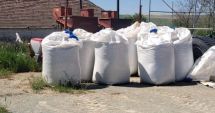 Stire din Eveniment : Aproape cinci tone de îngrășăminte depozitate necorespunzător, depistate la o fermă din comuna Mircea Vodă