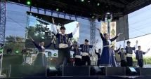 Stire din Cultură-Educație : Spectacol de culoare, energie și tradiții! Dansurile tătărești au fascinat publicul