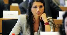 Stire din Politică-Administrație : EBA neagă că i-ar fi cerut lui Vanghelie să strângă semnături pentru candidatura ei