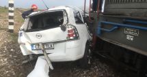 Stire din Eveniment : UPDATE. ACCIDENT RUTIER GRAV! Mașină lovită de tren, în județul Constanța. O victimă este încarcerată