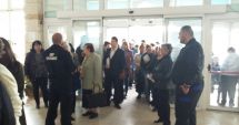 Stire din Social : GALERIE FOTO / Aglomerație mare la târgul de joburi. Este prezent și primarul Constanței