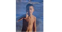 Stire din Eveniment : Un copil de 9 ani, venit în vacanță cu părinții, a dispărut. Dacă îl vedeți, sunați la 112