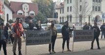 Stire din Actualitate : Romii protestează că li se încalcă tradițiile prin interzicerea căsătoriilor între minori. „Măcar la 16 ani”